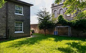 Hampton Court Cottage